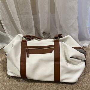 Mark and graham duffel bag in white and tan
